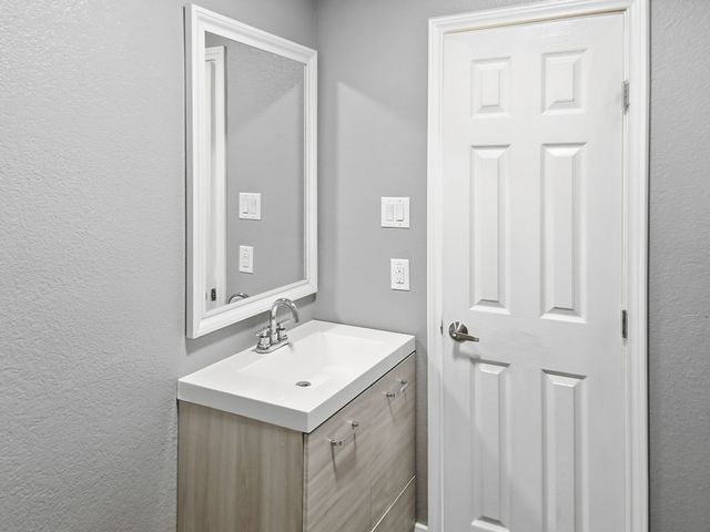 110 Ramsey Avenue, Cleburne, TX 76031