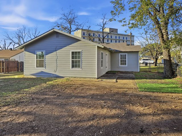 110 Ramsey Avenue, Cleburne, TX 76031