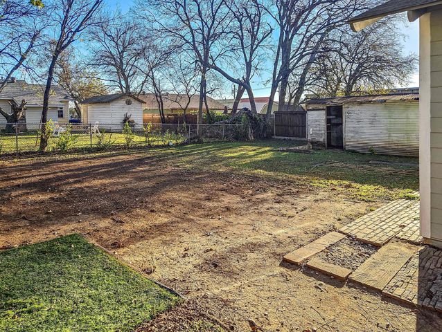 110 Ramsey Avenue, Cleburne, TX 76031