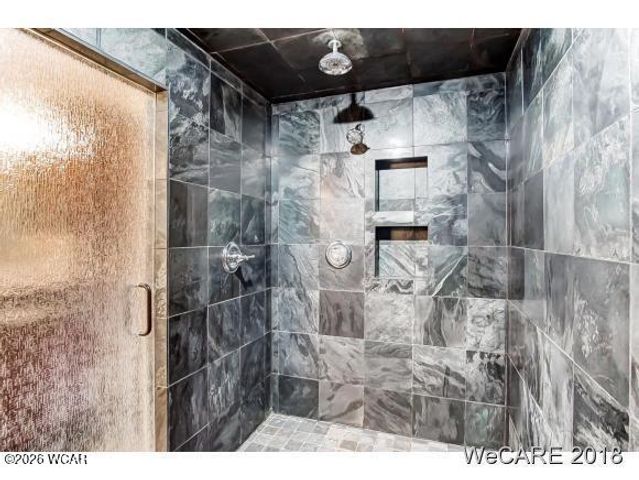 2974 Autumn Leaves Court, Lima, OH 45805