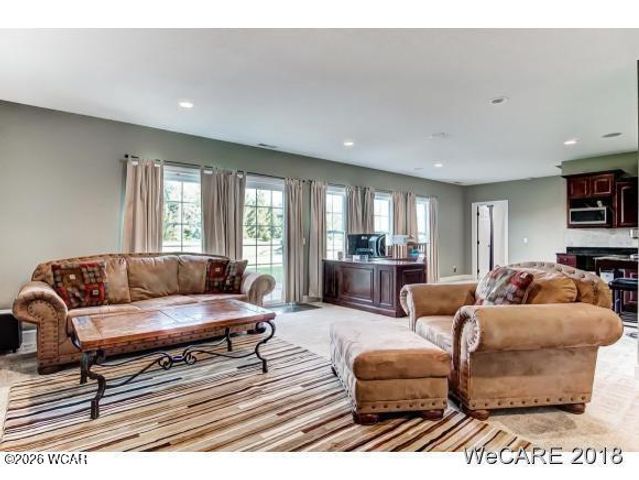 2974 Autumn Leaves Court, Lima, OH 45805