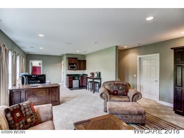 2974 Autumn Leaves Court, Lima, OH 45805