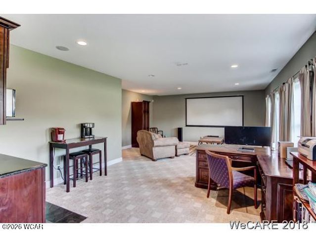 2974 Autumn Leaves Court, Lima, OH 45805