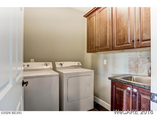 2974 Autumn Leaves Court, Lima, OH 45805