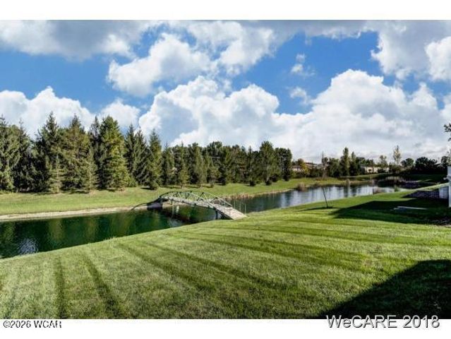 2974 Autumn Leaves Court, Lima, OH 45805