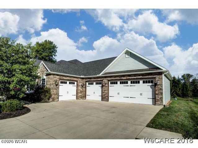 2974 Autumn Leaves Court, Lima, OH 45805