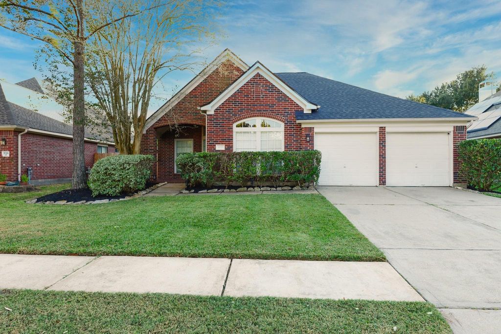 3722 Paigewood Drive, Pearland, TX 77584