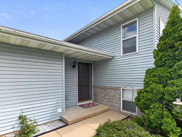 808 N Clover Lane, Cottage Grove, WI 53527