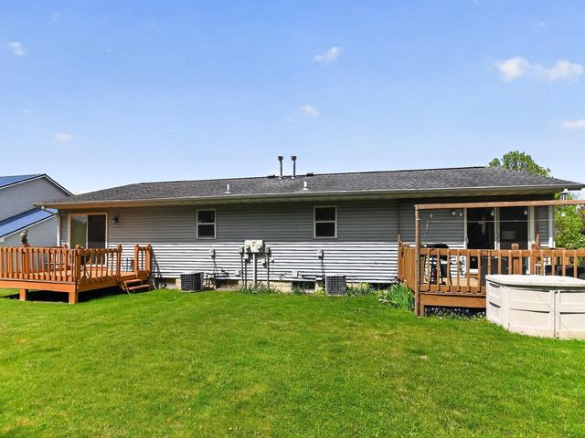 808 N Clover Lane, Cottage Grove, WI 53527