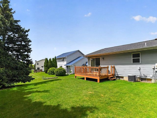 808 N Clover Lane, Cottage Grove, WI 53527