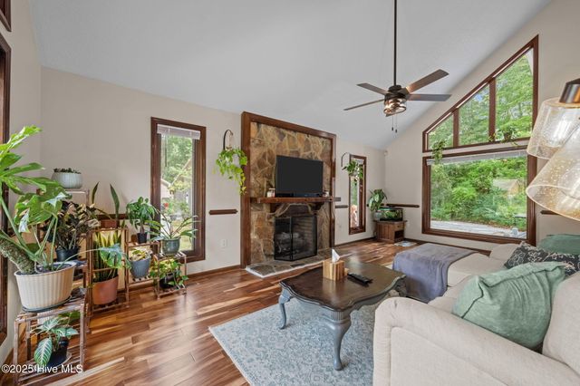102 Spring Ridge Court, New Bern, NC 28562