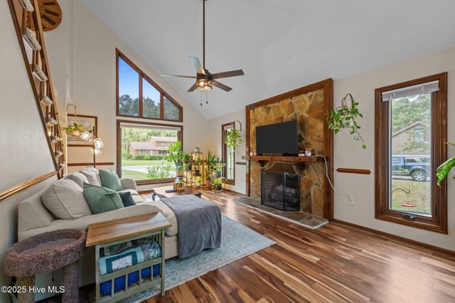 102 Spring Ridge Court, New Bern, NC 28562