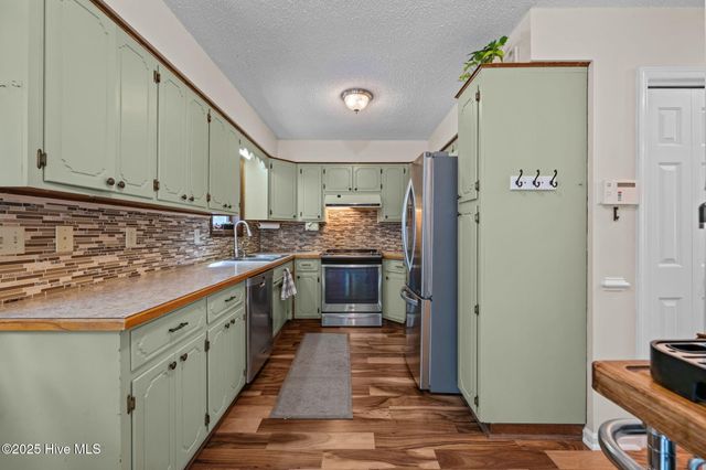 102 Spring Ridge Court, New Bern, NC 28562