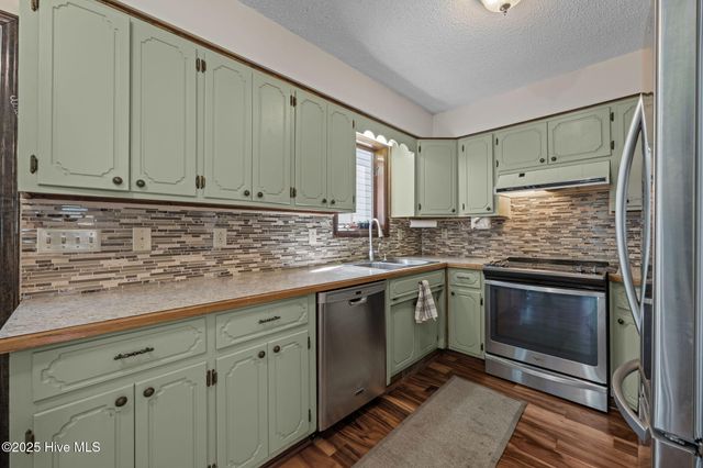 102 Spring Ridge Court, New Bern, NC 28562