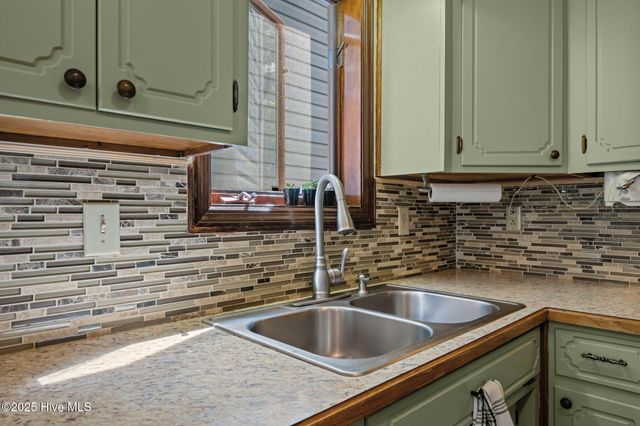102 Spring Ridge Court, New Bern, NC 28562