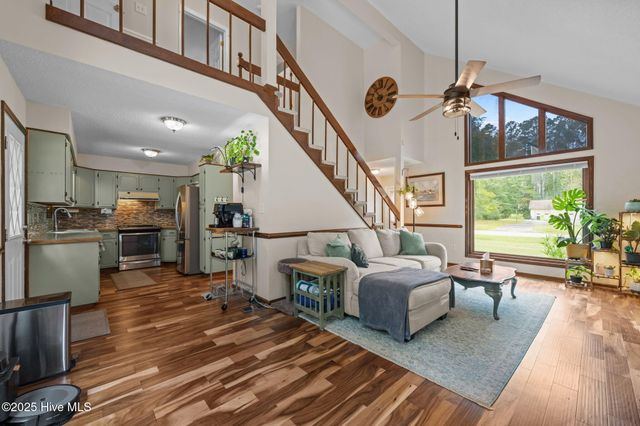 102 Spring Ridge Court, New Bern, NC 28562