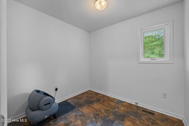 102 Spring Ridge Court, New Bern, NC 28562