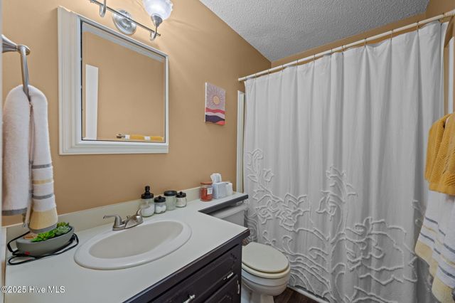 102 Spring Ridge Court, New Bern, NC 28562