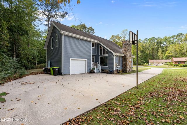 102 Spring Ridge Court, New Bern, NC 28562