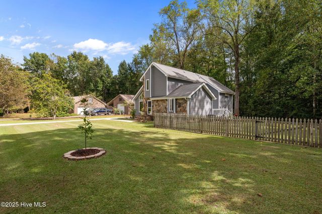 102 Spring Ridge Court, New Bern, NC 28562