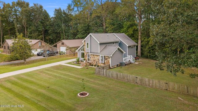 102 Spring Ridge Court, New Bern, NC 28562