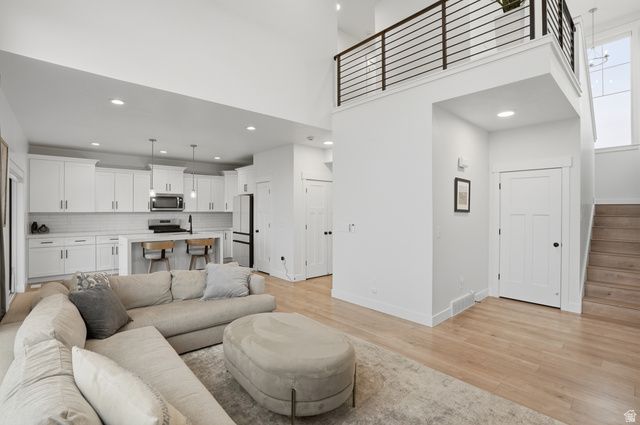 10538 S BAY MEADOW DR, Sandy, UT 84092