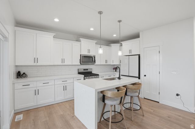 10538 S BAY MEADOW DR, Sandy, UT 84092