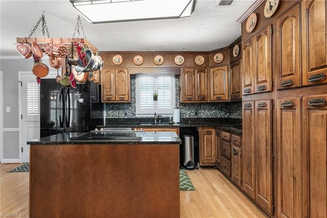 4130 Yadkinville Road, Winston-salem, NC 27106