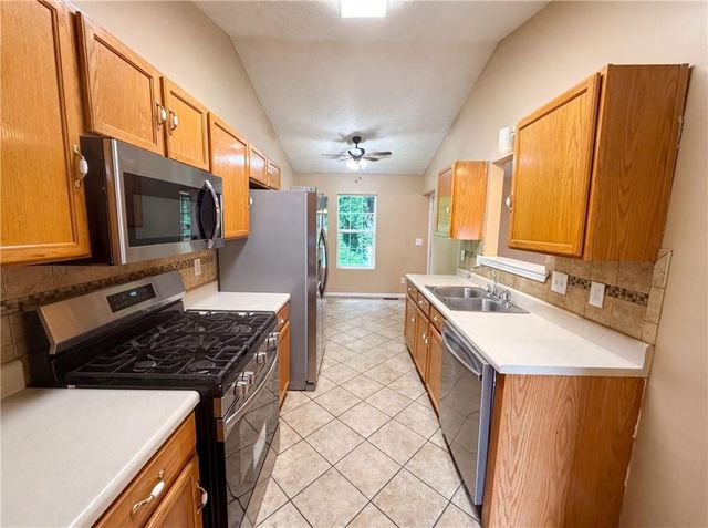 2195 Clayton Ridge, Lithonia, GA 30058