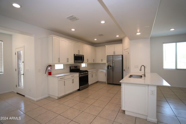 9210 W Willow Bend Lane, Phoenix, AZ 85037