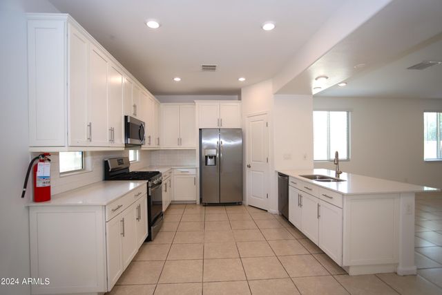9210 W Willow Bend Lane, Phoenix, AZ 85037