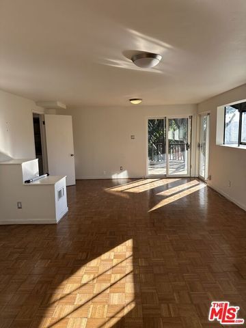 2887 Hollyridge Drive, Los Angeles, CA 90068