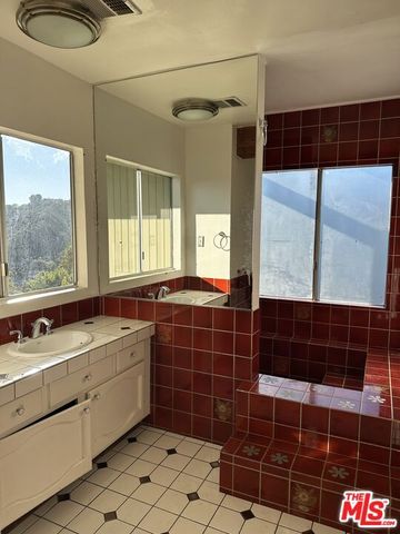 2887 Hollyridge Drive, Los Angeles, CA 90068