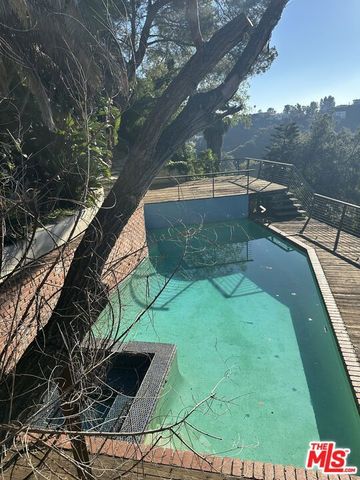 2887 Hollyridge Drive, Los Angeles, CA 90068