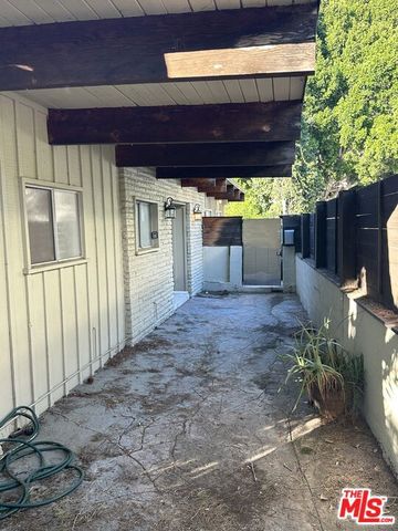 2887 Hollyridge Drive, Los Angeles, CA 90068