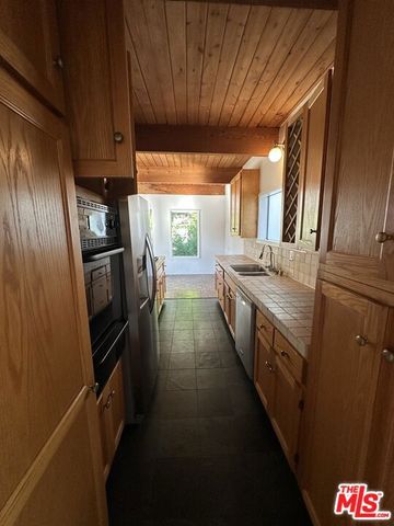 2887 Hollyridge Drive, Los Angeles, CA 90068