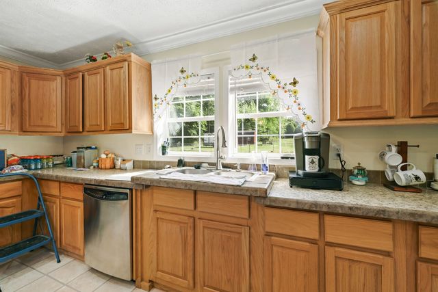 1637 Upper Standing Rock Rd, Dover, TN 37058