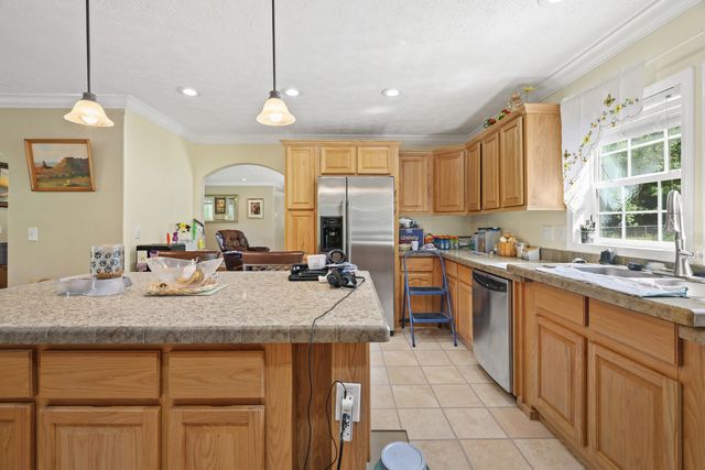 1637 Upper Standing Rock Rd, Dover, TN 37058