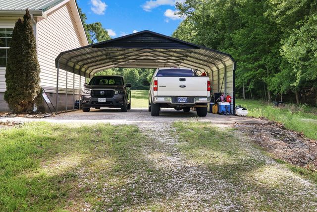 1637 Upper Standing Rock Rd, Dover, TN 37058