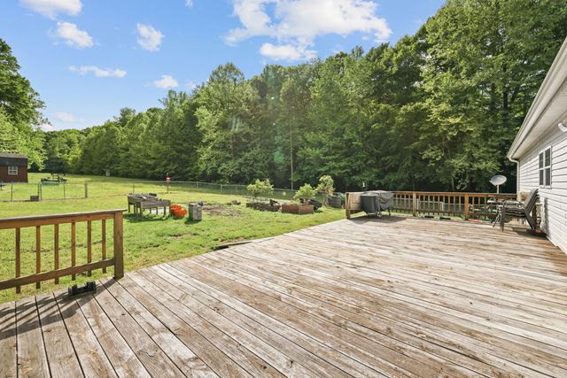 1637 Upper Standing Rock Rd, Dover, TN 37058