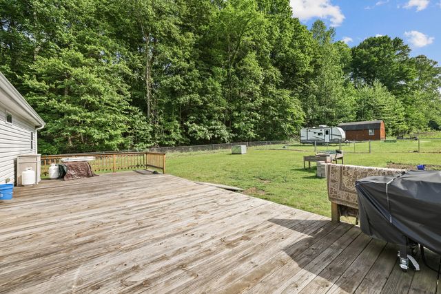 1637 Upper Standing Rock Rd, Dover, TN 37058