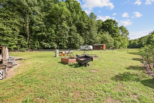 1637 Upper Standing Rock Rd, Dover, TN 37058