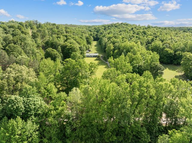 1637 Upper Standing Rock Rd, Dover, TN 37058