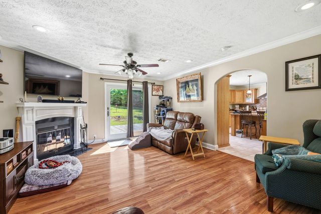 1637 Upper Standing Rock Rd, Dover, TN 37058