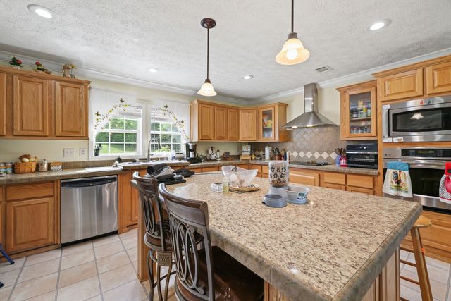 1637 Upper Standing Rock Rd, Dover, TN 37058