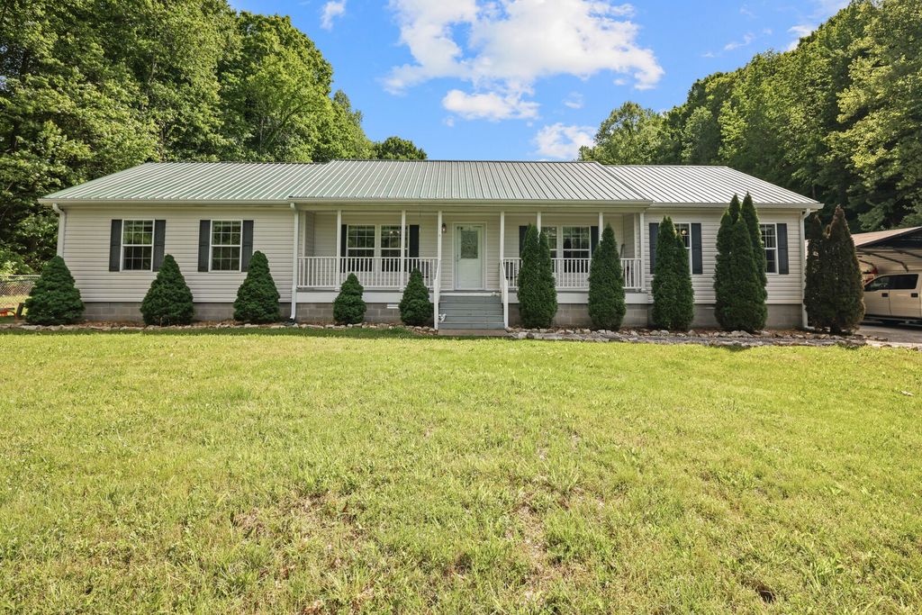 1637 Upper Standing Rock Rd, Dover, TN 37058