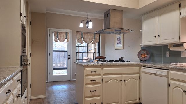 2022 Brookside Drive, Grapevine, TX 76051