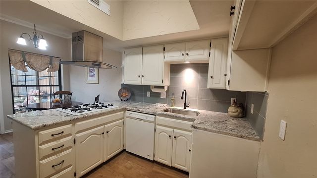 2022 Brookside Drive, Grapevine, TX 76051