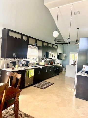 9509 NW 9th Ct, Plantation, FL 33324