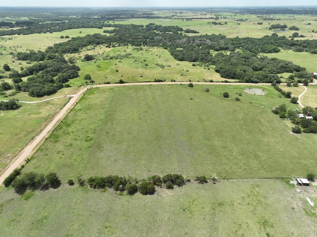 5208 Mensik Road, Schulenburg, TX 78956